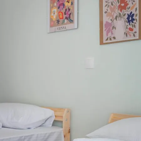 Elegant 2 Ba Close To Metro Station Apartment